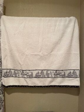 Big lots Christmas/ winter towel